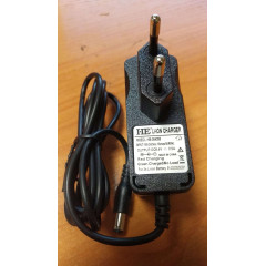 Зарядное устройство HB-084050 для тележек CW 8,4V/0,5A (Charger) горизонтальное